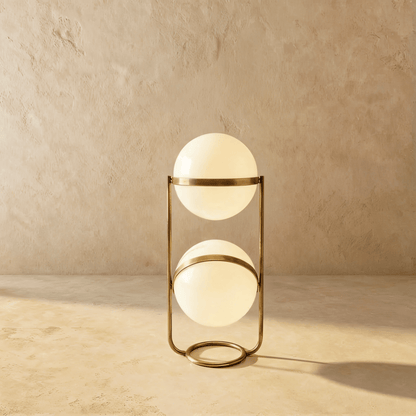 Minimalistische Stehlampe aus massivem Stahl mit stabiler Basis