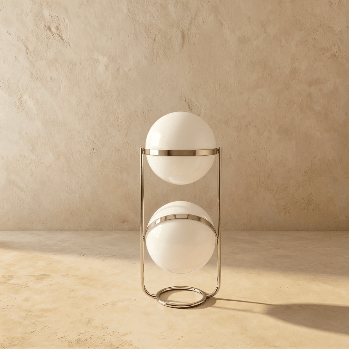 Minimalistische Stehlampe aus massivem Stahl mit stabiler Basis