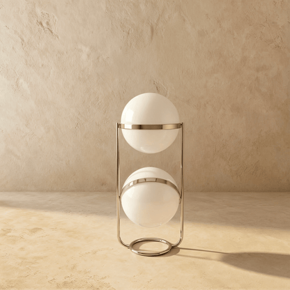 Minimalistische Stehlampe aus massivem Stahl mit stabiler Basis