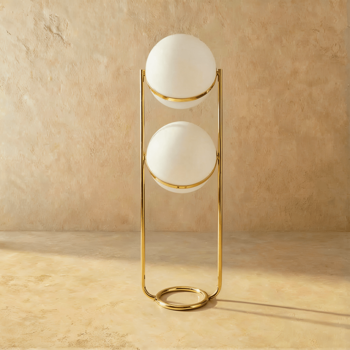 Minimalistische Stehlampe aus massivem Stahl mit stabiler Basis