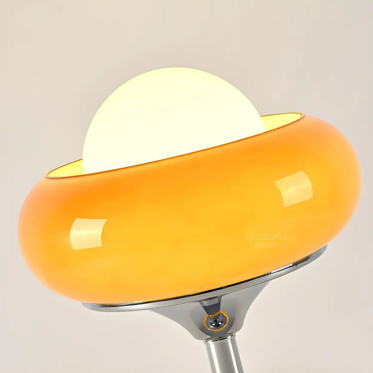 Retro-Bogenstehlampe aus Glas mit E27-Fassung Gelb