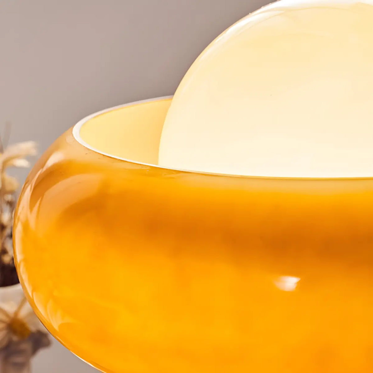Retro-Bogenstehlampe aus Glas mit E27-Fassung Gelb